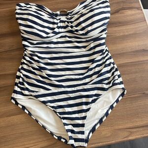 Trop grand… size 12 essayer mais na jamais été porter